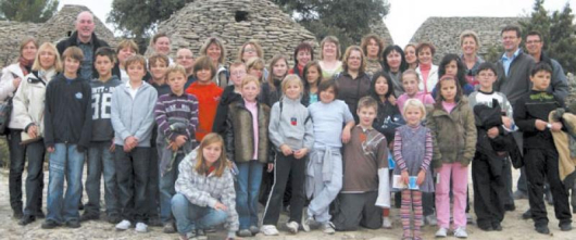 Българските, френски, немски и английски екипи по проекта в каменното селище Бори