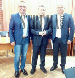 Тримата първи в БСП в Пиринско, в средата новият председател Любен Милев, минути след избора 