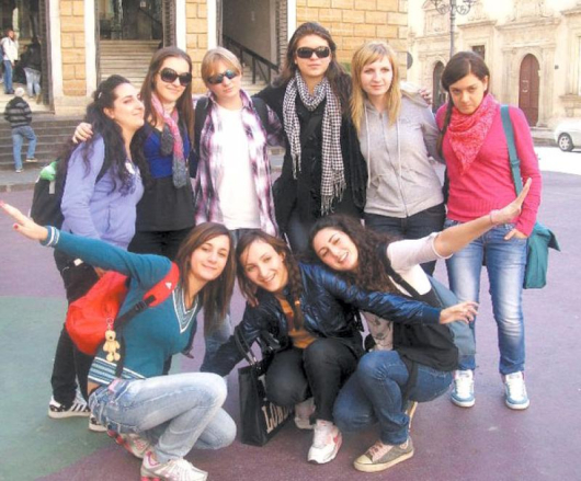 Благоевградските гимназистки с новите си приятелки от Сицилия