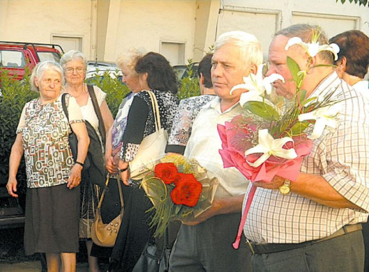 Ветераните поднесоха цветя и отдадоха почит пред паметника на загиналите служители на МВР