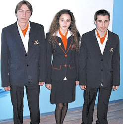Отборът на ПМГ “Яне Сандански”: Ангел Адамов, Катерина Чачева и Костадин Балтаджиев /отляво надясно/