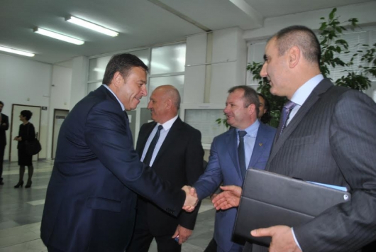 Бизнесменът Шапков с управляващите Цв. Цветанов, кмета Ат. Камбитов и ОБС председателя Р. Тасков в университета