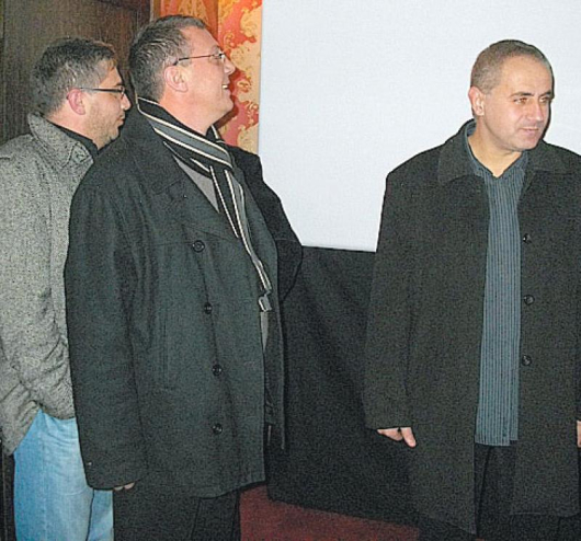 Кметът на Кюстендил Петър Паунов, председателят на ОбС Васил Иванов и общински съветници разгледаха новата кинозала