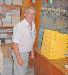 Служителят в приемния блок Димитър Танушев