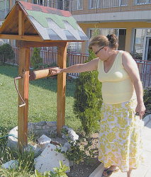 Директорката Т. Матова показа пораженията в двора на детската градина