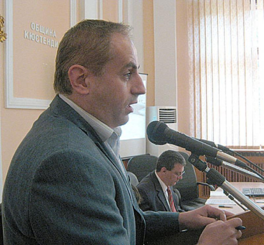 Кметът Петър Паунов и председателят на ОбС Васил Иванов ръководиха доста бурната сесия