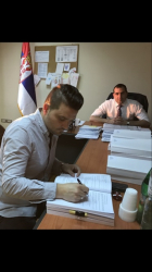 Виктор Велев подписва договора за изпълнение на проекта в Министерство на финансите на Сърбия.