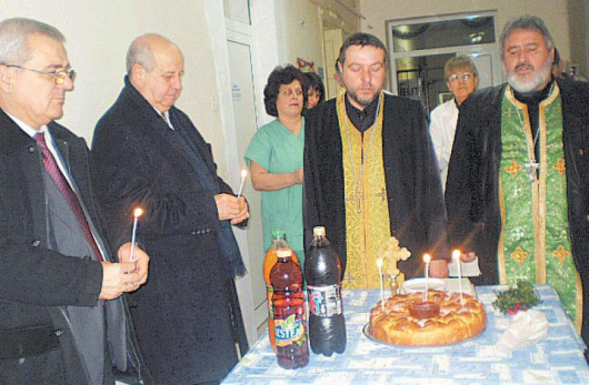 Кметът на Дупница Атанас Янев и председателят на Общински съвет Явор Тодоров почетоха Бабинден в АГ отделението на общинската болница в Дупница
