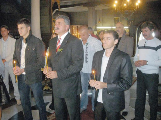 С водосвет в храма вместо със скъп и помпозен концерт кандидатът за кмет на ВМРО-БНД Георги Васев откри предизборната си кампания в Благоевград