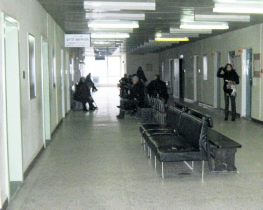 Коридорите на поликлиниката в Благоевград са пусти