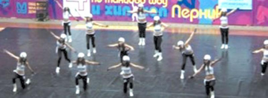 Танцова формация ХОУП Сандански по време на победното си изпълнение