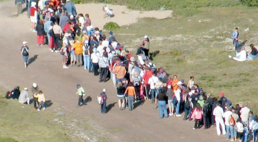 Над 5000 туристи извиха опашка пред новия влек