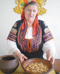 64-г. Дамянка Пиргова със силен дух загърби тежката болест и се включи в купона