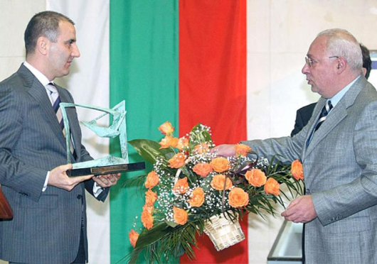 Собственикът на Дарик радио Радосвет Радев връчи наградата „Политик на годината“ на вътрешния министър Цветан Цветанов