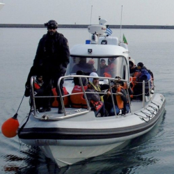 Европейската брегова охрана ще действа срещу бежанския натиск. Сн.: EPA/БГНЕС