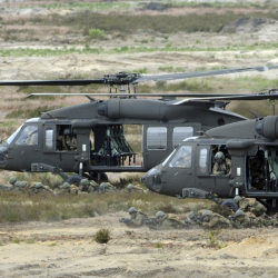 Американски хеликоптери ”Блек хоук” на учения в Полша м.г. Варшава обяви, че купи такива. Сн.: БТА