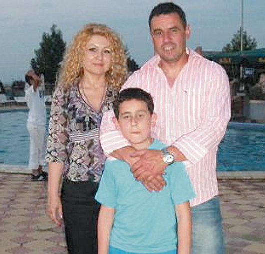 Мария Станкова със съпруга си Пламен и сина Андрей