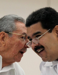 Кубинският президент Раул Кастро и президентът на Венецуела Николас Мадуро на регионална среща за борба с Ебола. Сн.: EPA/БГНЕС 