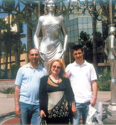 Кирил, Даниела и Тодор на разходка в Холивуд