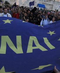 Демонстрантите в Атина: Ние оставаме в Европа. Сн.: EPA/БГНЕС