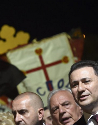 Никола Груевски (вдясно): Народът ни дава сила. Сн.: БГНЕС