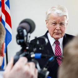 Президентът на Исландия Олафур Гримсон се пенсионира след 5 мандата. Сн.: EPA/БГНЕС