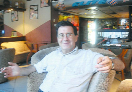 Стоян Шушков е един от основателите на ДП в Дупница. От 2005 година е в ДСБ, в момента е председател