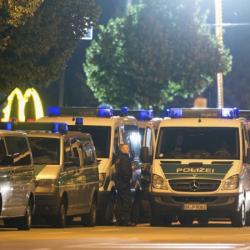 Полицейски сили бяха вдигнати на крак в Мюнхен след масовото убийство. Сн.: EPA/БГНЕС