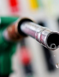 От началото на лятото цените на горивата у нас са спаднали с 15-18%. Сн.: EPA/БГНЕС