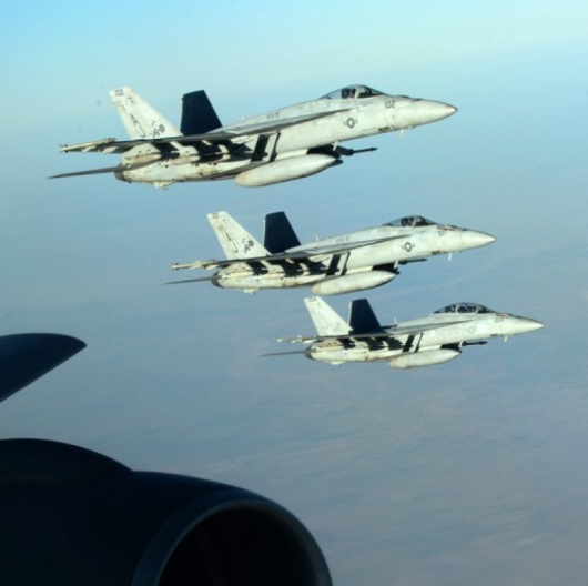 Американски самолети, участващи в удари по ИДИЛ в Сирия. Сн.: EPA/БГНЕС