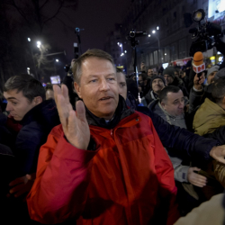 Румънският президент Клаус Йоханис взе участие в протестно шествие, 22.01.2017. Сн.: БТА