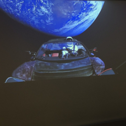 Червеният автомобил на Илон Мъск отвъд Марс. Сн.: Twitter