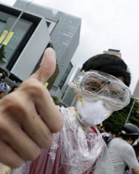 Протестирaщите в Хонконг не отстъпват от исканията си. Сн.: EPA/БГНЕС