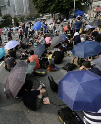 Протестите в Хонконг станаха известни като ”Революция на чадърите”. Сн.: EPA/БГНЕС