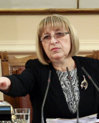 Цецка Цачева е убедена, че мнозинството ще продължи да бъде твърдо зад кабинета. Сн.: БГНЕС