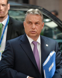 Предговорът на въпросника е написан лично от премиера Виктор Орбан. Сн.: EPA/БГНЕС