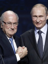 Владимир Путин: Сеп Блатер заслужава Нобелова награда. На 25 юли двамата присъстваха на жребия за Световното първенство. Сн.: EPA/БГНЕС