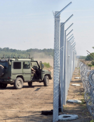 Оградата срещу бежанците в Унгария. Сн.: EPA/БГНЕС
