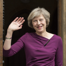 Бритнаският премиер Тереза Мей няма намерение да бави процеса на излизане на страната й от ЕС. Сн.: EPA/БГНЕС