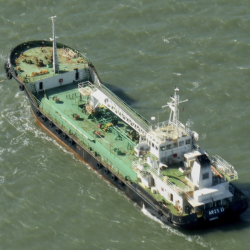 Отвлеченият от пирати танкер ”Арис 13”, който бе освободен без откуп вчера. Сн.: БТА