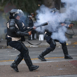 Месеци продължиха безредиците и сблъсъците във Венецуела. Сн.: Getty Images/Guliver Photos
