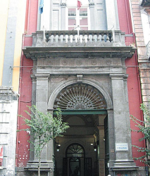 Главният вход на университета в Неапол