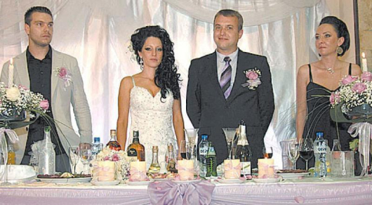 Младоженците с кумовете