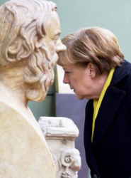 Ангела Меркел неотдавна посети Флоренция, където не пропусна да разгледа музея ”Уфици”. Сн.: EPA/БГНЕС