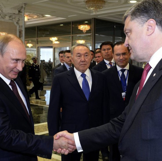 Путин и Порошенко по време на срещата в Минск преди повече от година и половина. Сн.: EPA/БГНЕС