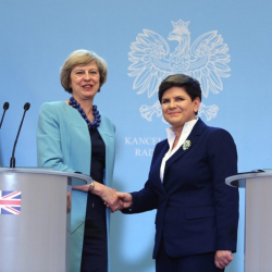 Тереза Мей (вляво) се срещна на 28 юли във Варшава с Беата Шидло, министър-председател на Полша. Сн.: EPA/БГНЕС