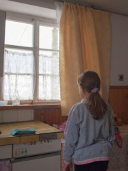 Момиче от Сирия, настанено в село Осиково. България не е готова да приема бежанците, твърдят правозащитници. Сн.: БГНЕС