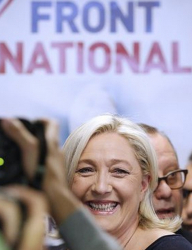 Френският премиер социалист предупреди за опасността Франция да бъде отвлечена от крайната десница. На снимката Марин льо Пен. Сн.: EPA/БГНЕС