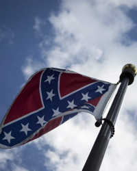 Знамето на Конфедерацията се приема като символ на робовладелския Юг и расистките настроения. Сн.: EPA/БГНЕС