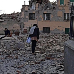 Разрушения от земетръса тази сутрин в Централна Италия в град Аматриче. Сн.: EPA/БГНЕС